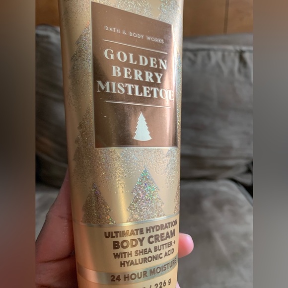 NEW Bath & Body Works GOLDEN BERRY MISTLETOE Ultimate Hydration Body Cream 8 oz - Picture 4 of 9